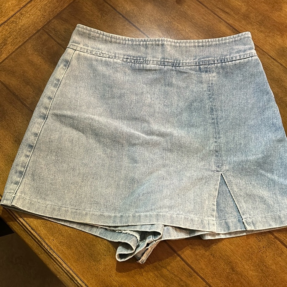 Jean skort.